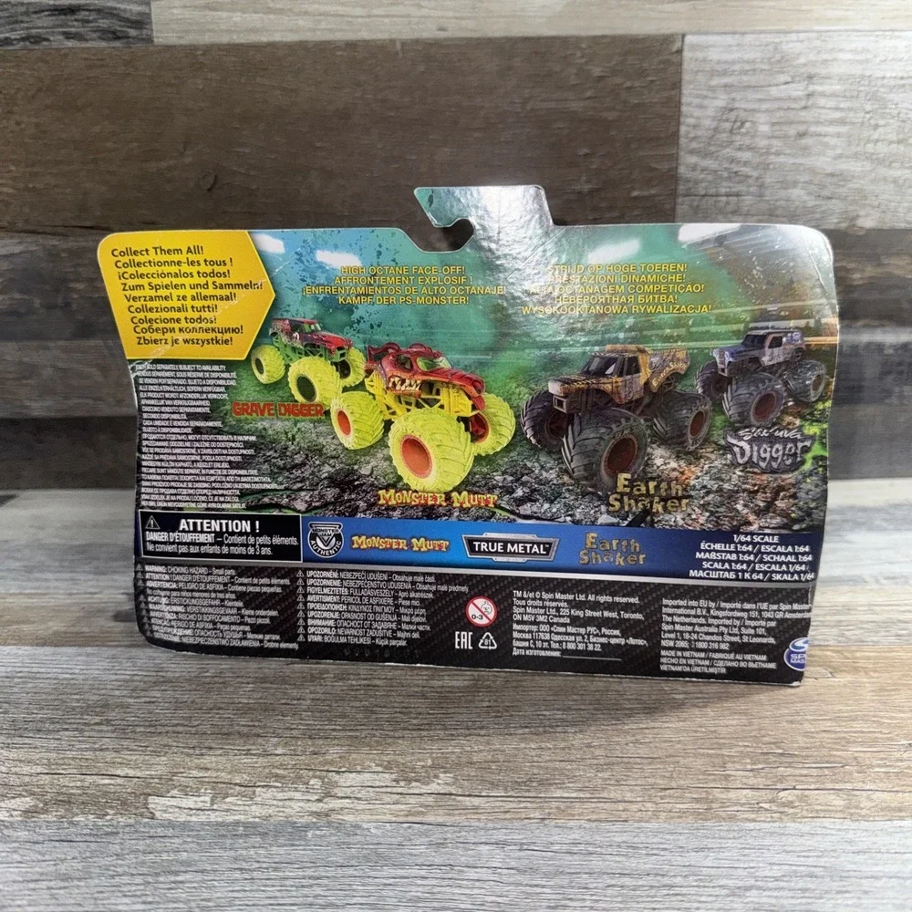 Monster Jam Zombie v Hunter Monster Mutt Earth Shaker 1:64 Walmart Exclusive NEW